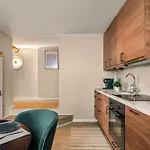 Bright & Stylish In Center