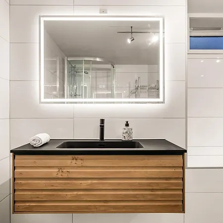 Bright & Stylish In Center Daire Bergen