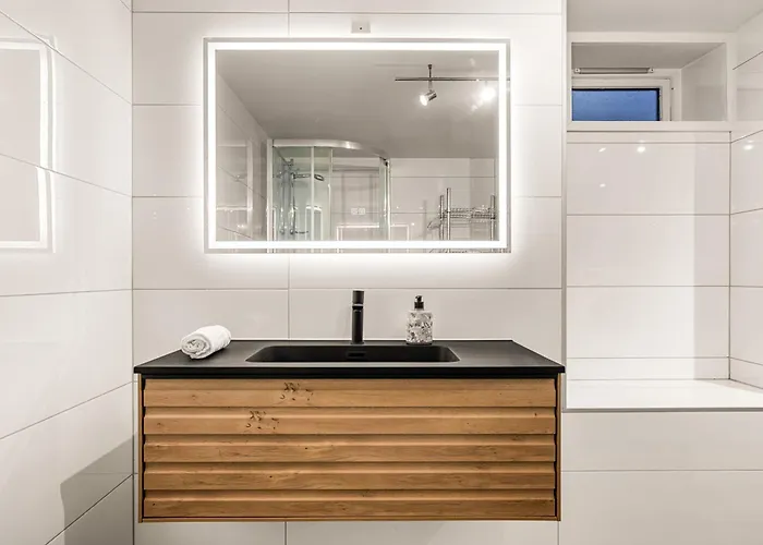 Bright & Stylish In Center 아파트 베르겐