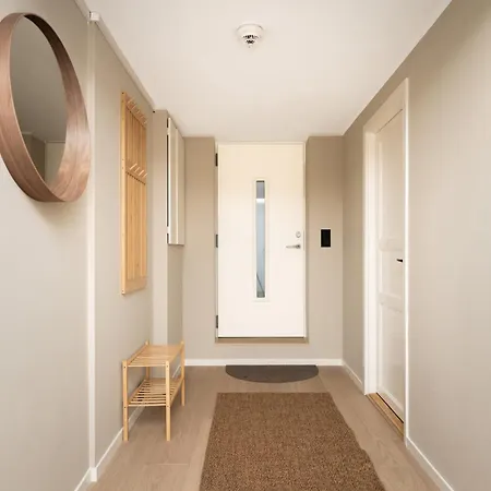 Bright & Stylish In Center *