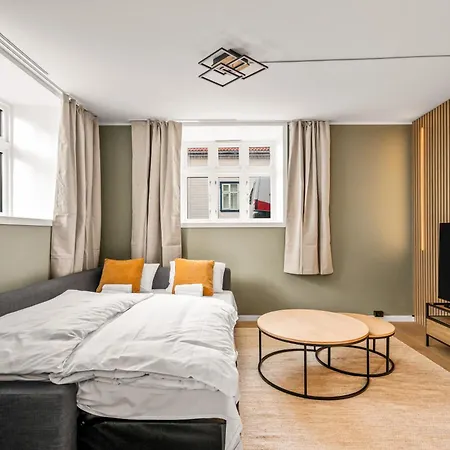 Bright & Stylish In Center *